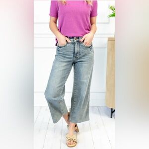 NWT Judy Blue Wide-Leg Cropped Jeans in